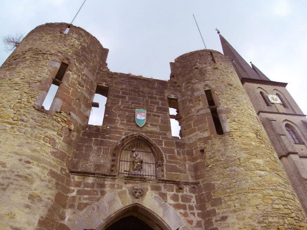 Burganlage Welschbillig Die Filmmotivdatenbank für das Saarland